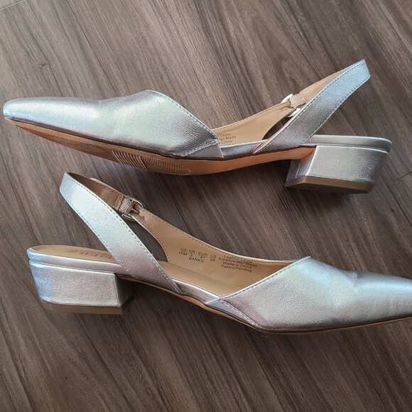 Naturalizer silver pointed toe sling back 1.5 inch heels 10M - Picture 7 of 7